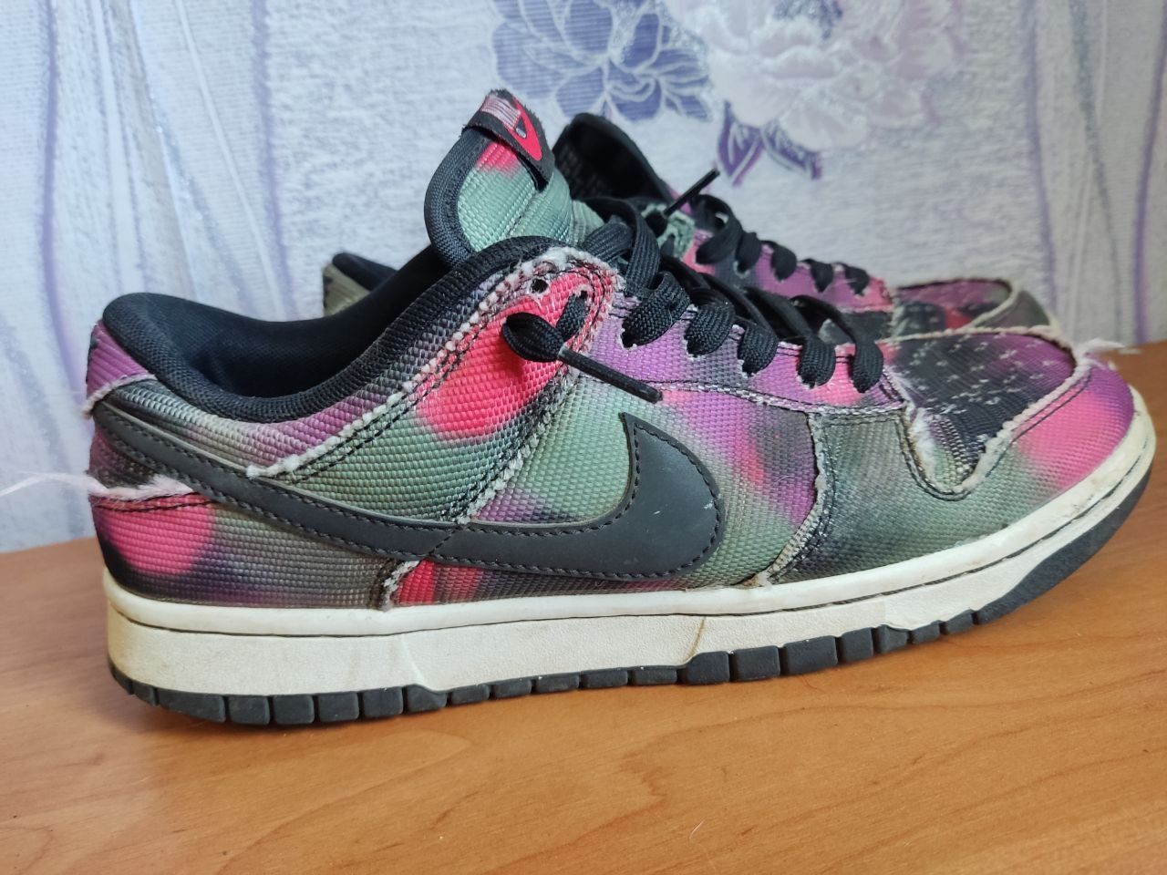 Nike Dunk Low Graffitib Pink