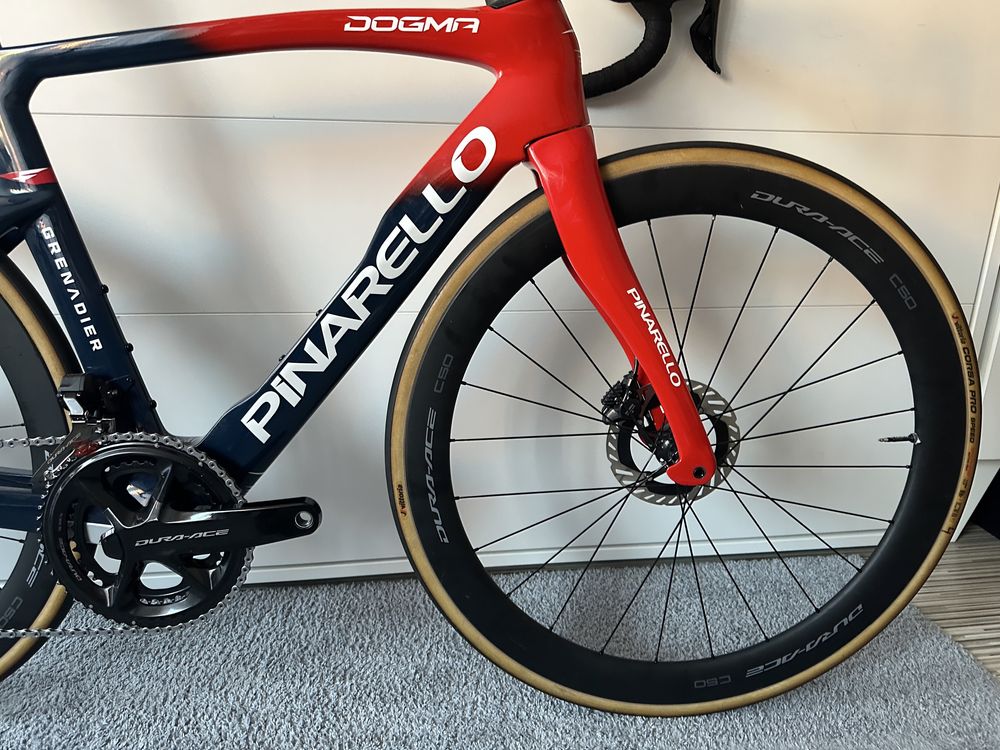 Pinarello dogma F ineos grenadiers