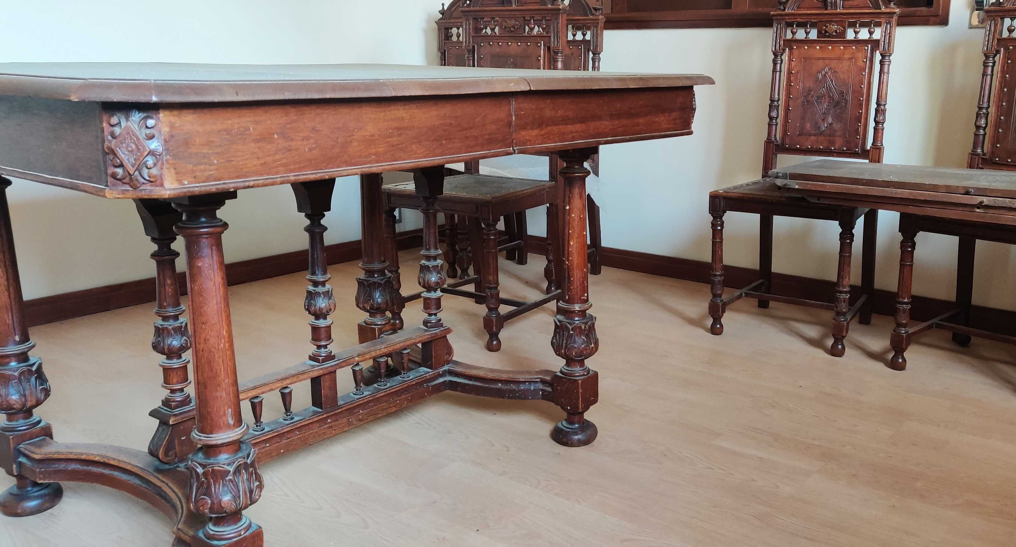 Mesa de sala, tábuas de extensão de mesa e 6 cadeiras