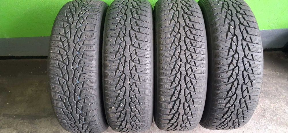 Sprzedam 4 koła zimowe NOKIAN WR D4. 185/65/15, Toyota Yaris IV.
