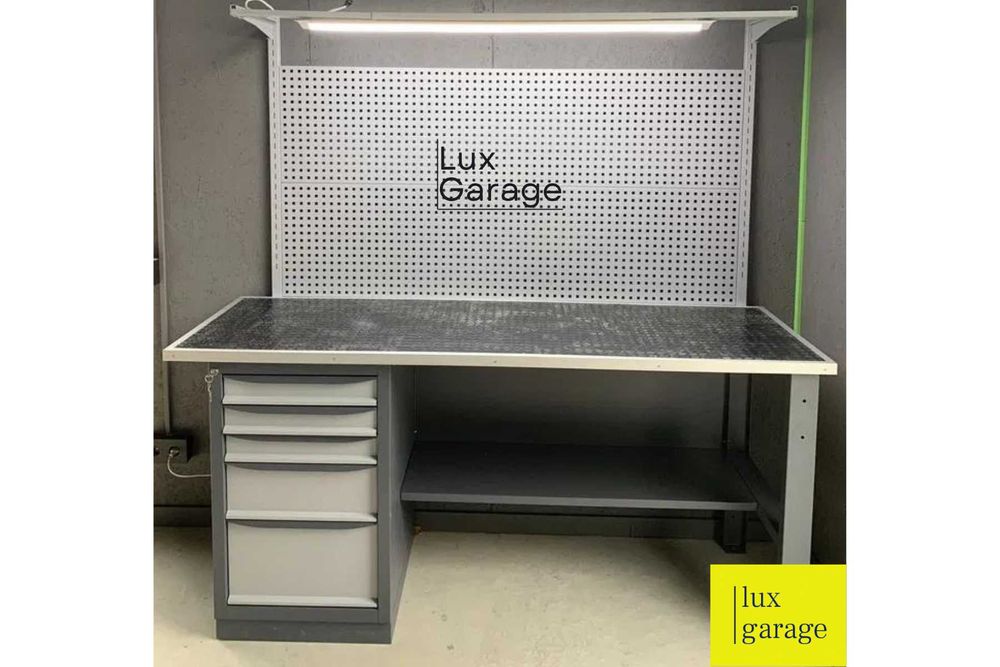 Верстак для гаражу. Стіл в гараж. Верстак металевий