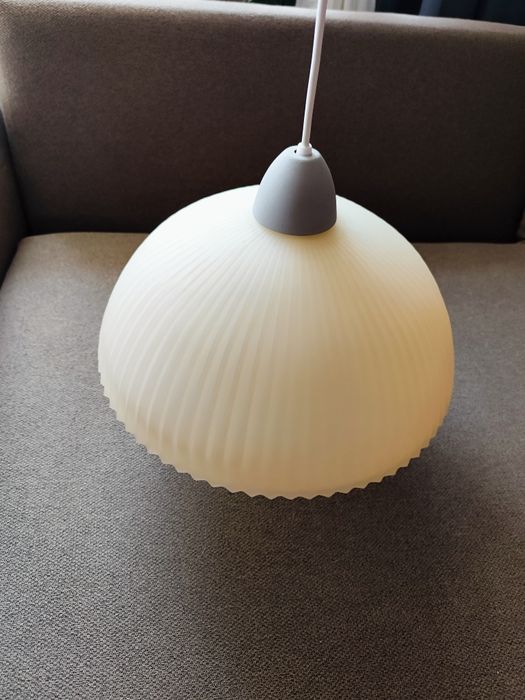 Lampa wisząca sufitowa z pastelowym karbowanym kloszem d kuchni salonu