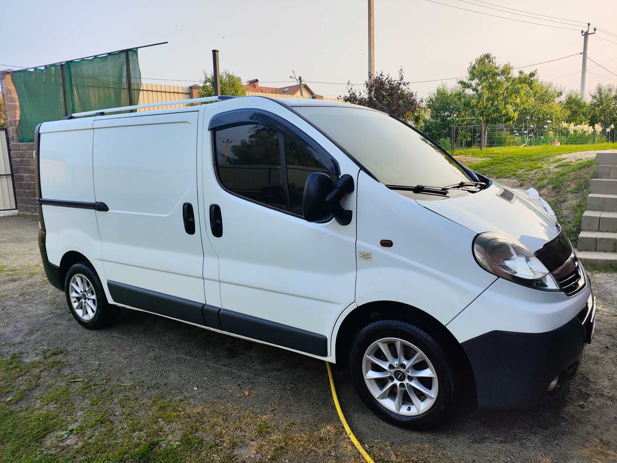 Opel Vivaro 2.0 CDTi груз., коротка база