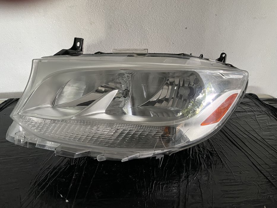 Фара Mercedes Sprinter W907 W910