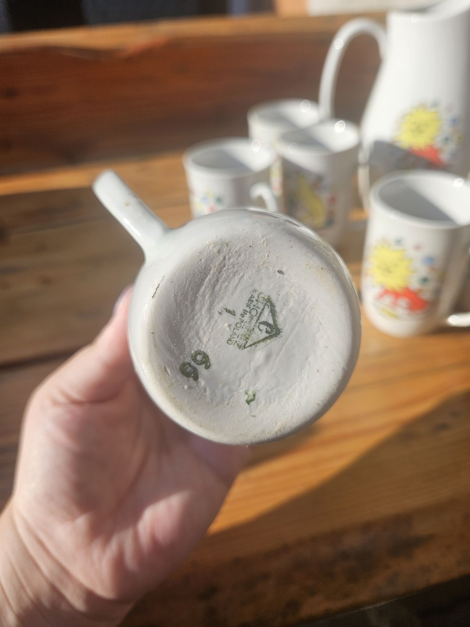 Porcelana Chodzież motyw cyrkowy dzbanek na mleko plus kubki PRL i