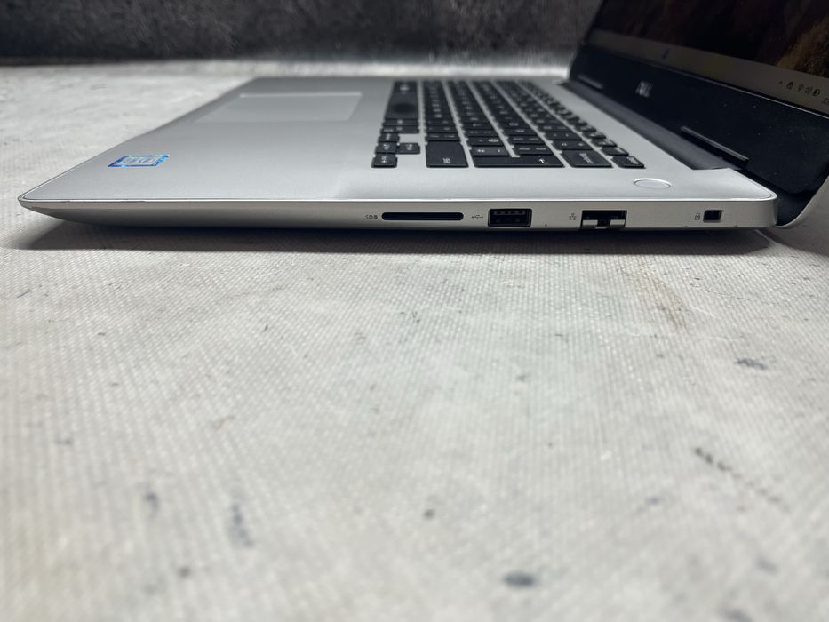 Dell Inspiron 5580 / INTEL i5-8265U / 8GB DDR4 / 256GB SSD / 15” FHD