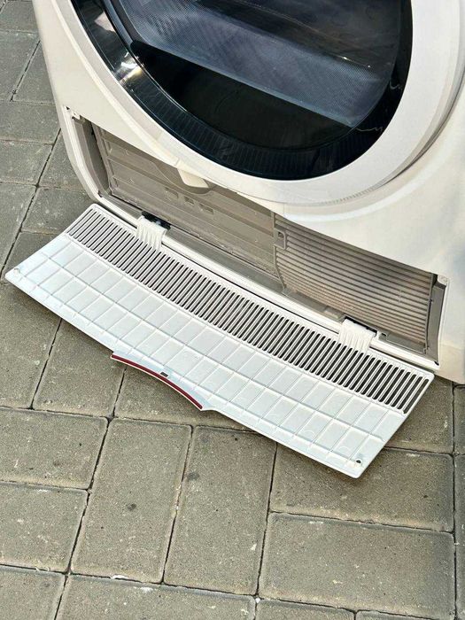 Сушильна машина AEG T8dem842e