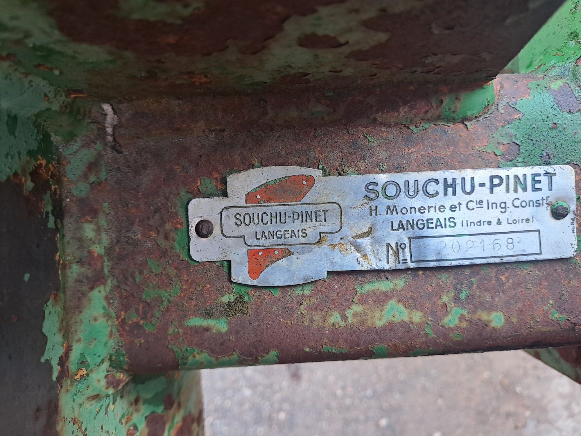 Pług 4 skibowy obrotowy