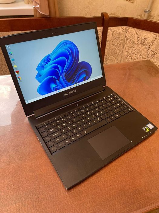 Ноутбук 14" 2K Gigabyte Aero 14 V7 (i7-7700HQ/16/SSD256/GTX 1060 6Gb)