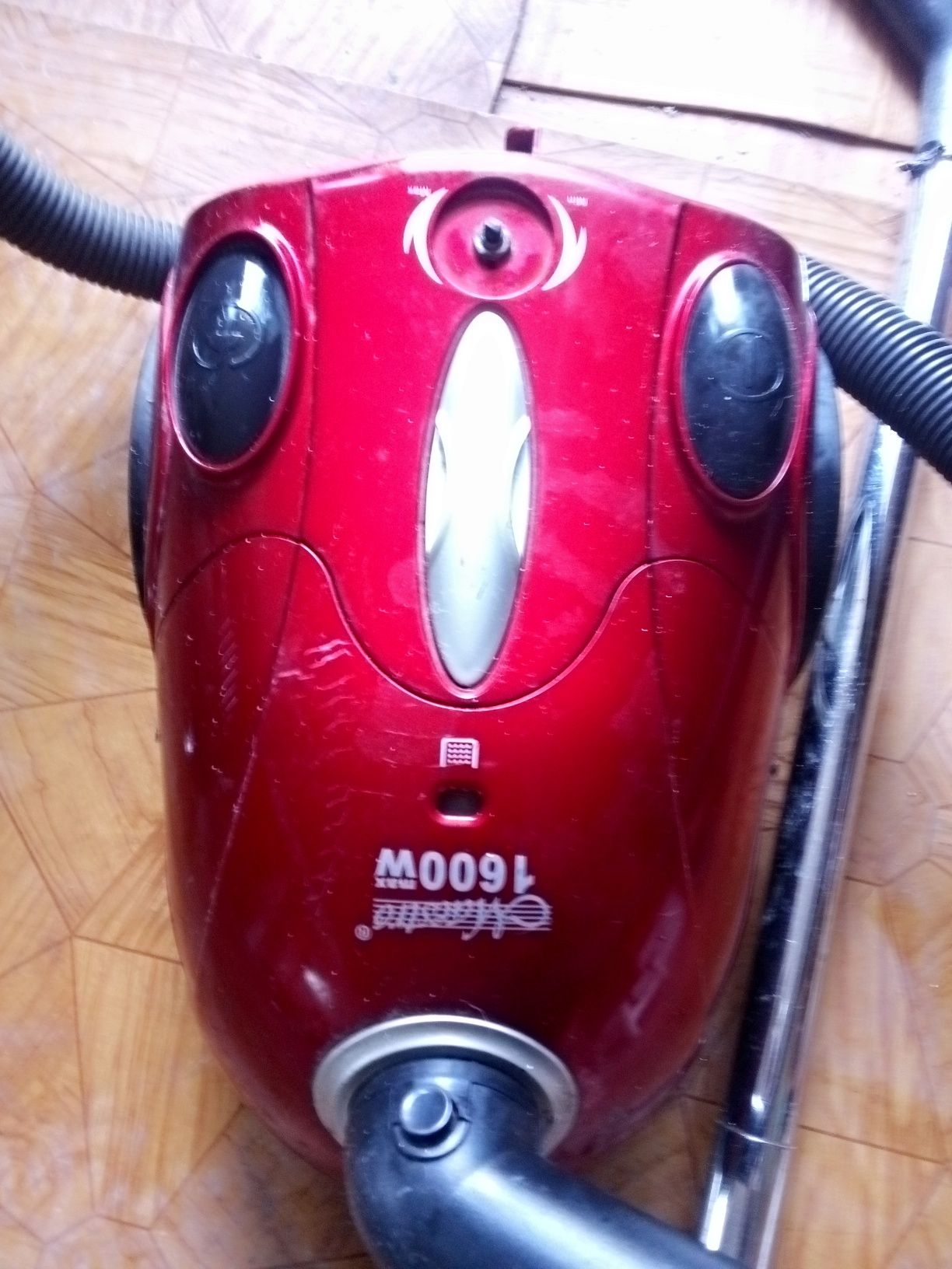 Продам пылесос 1600W
