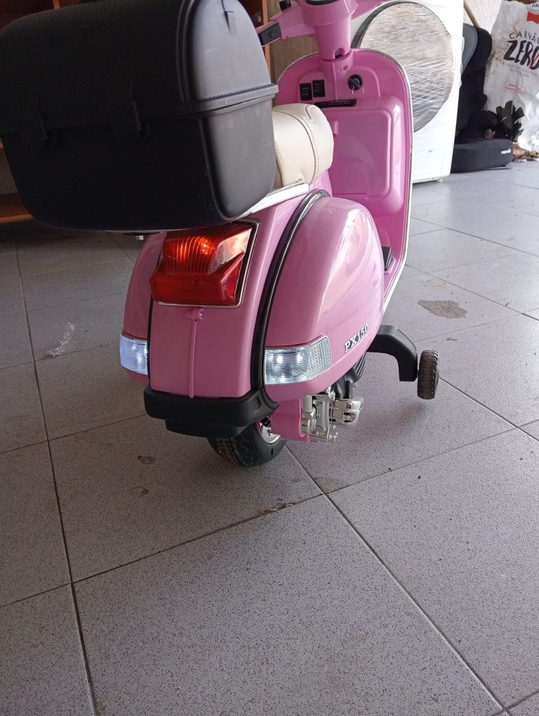 Vespa de criança bateria