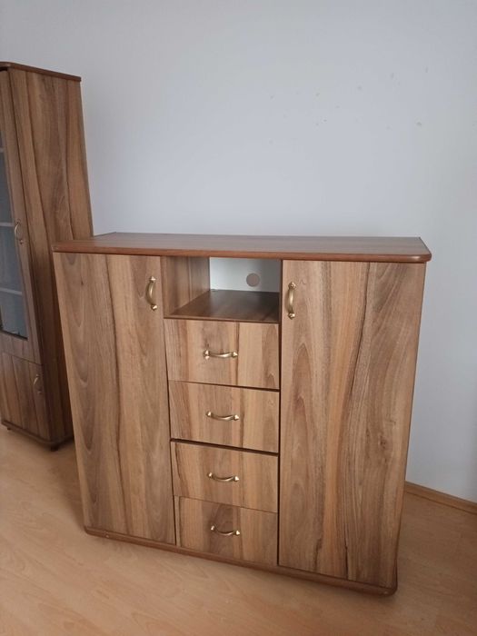 Regał + komoda używana do sprzedania, dobry stan.