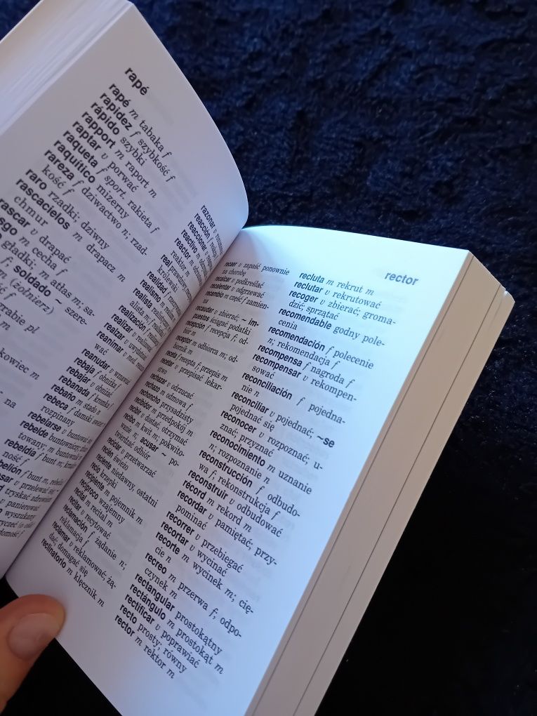 Słownik hiszpański mały z rozmówkami