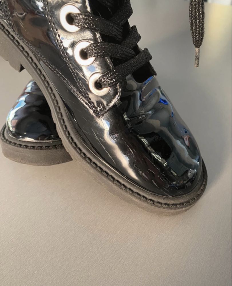 Buty Zara Kids rozmiar 33 Disney lakierowane botki z Myszką Minnie