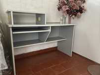 Secretária cinza para escritório