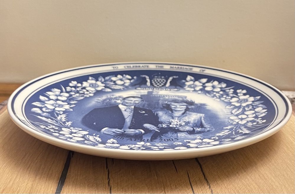 Talerz dekoracyjny kolekcjonerski porcelana Wedgwood Karol Camilla