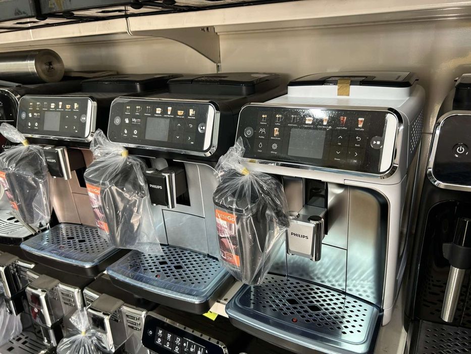 Кофемашина, кавоварка Philips 5500