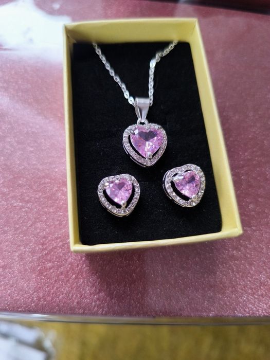 Zestaw przepięknej biżuterii kobiecej