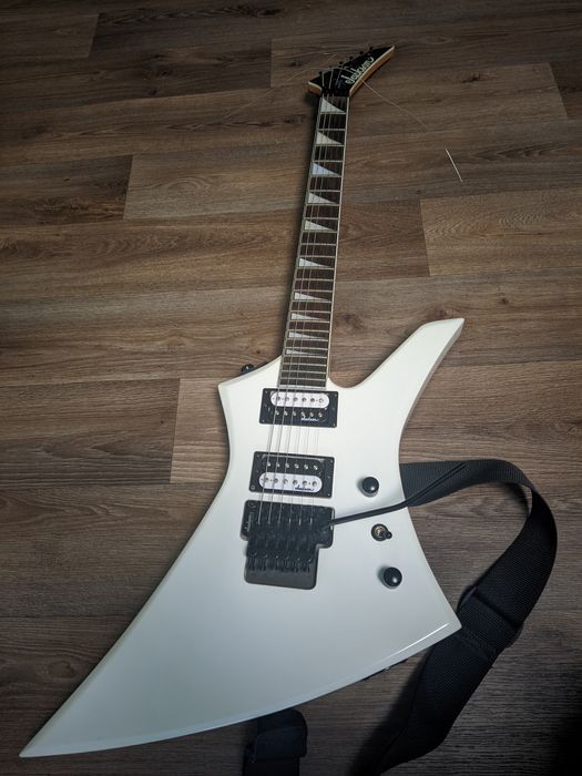 Продам комплект Електрогітара + комбопідсилювач