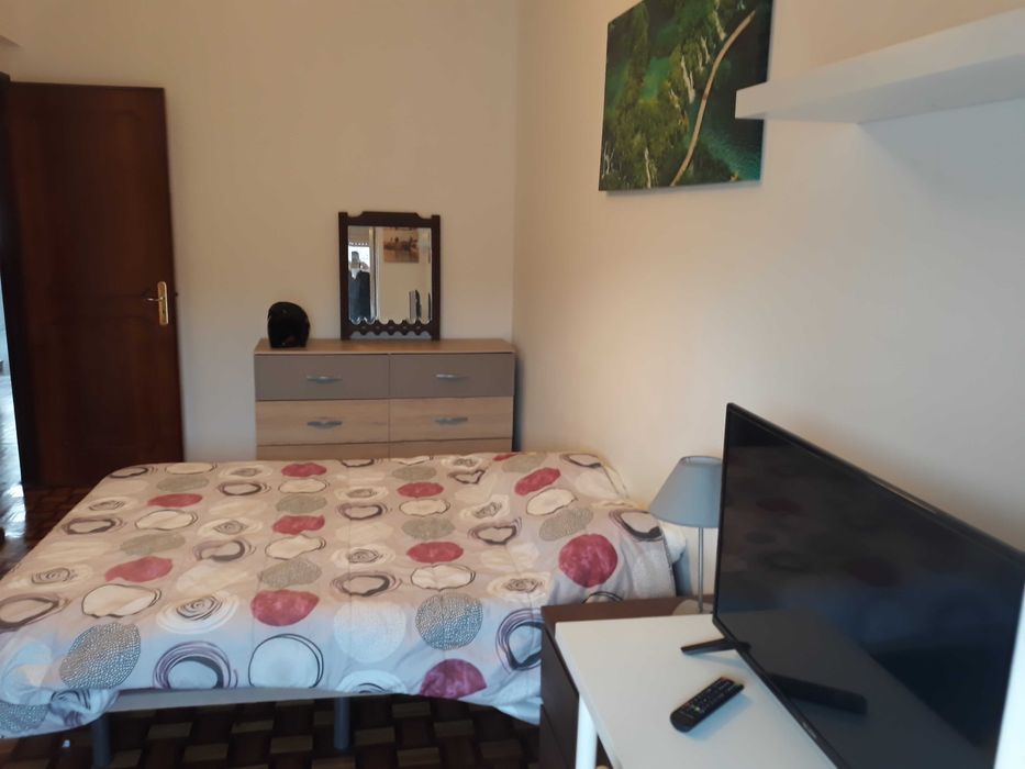 Quartos CASAL privado. Metro Saldanha, Centro Lisboa. LER TEXTO.