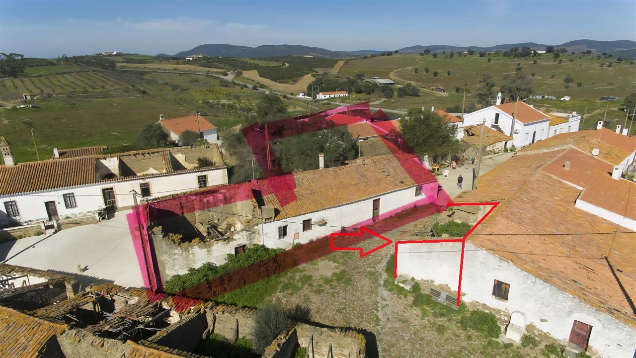 Terreno urbano 602–651 m² com ruína 364 m²