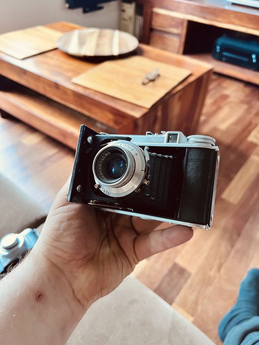 Stary aparat fotograficzny sprawny.