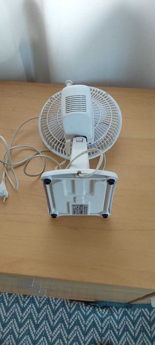 Praktyczny, Kompaktowy wentylator biurkowy / wiatrak Clatronic VL 2142