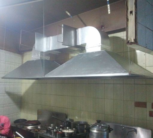 Вытяжка на кухне ресторана/кафе, приточно-вытяжная система вентиляции