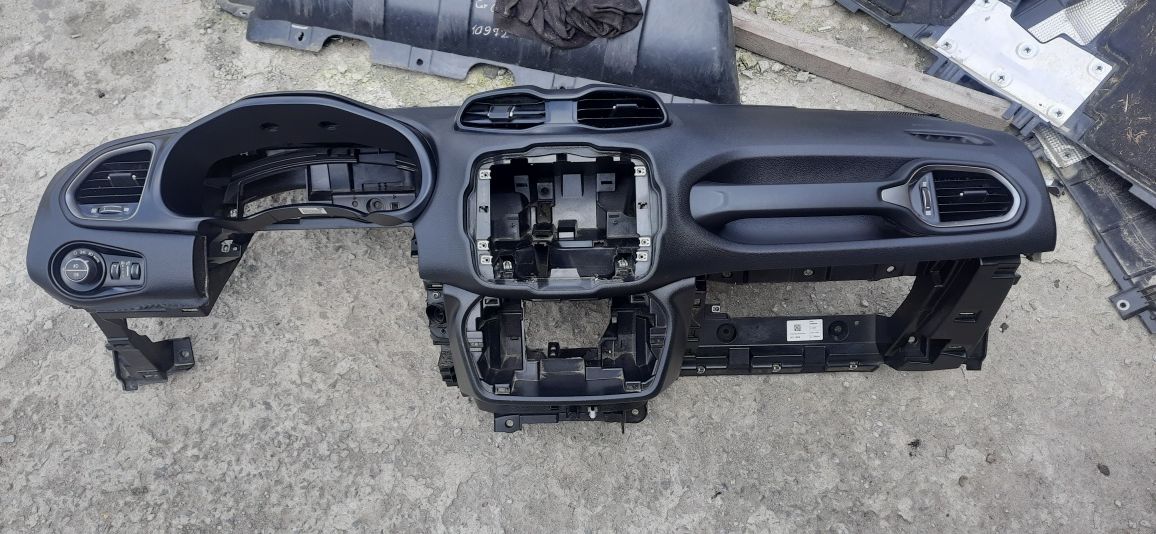 Передня панель торпеда AirBag Jeep Renegade 2019р