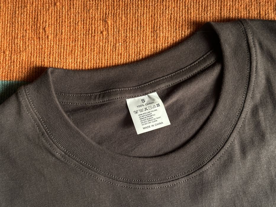 T-Shirt Maurizio Cattelan tamanho S