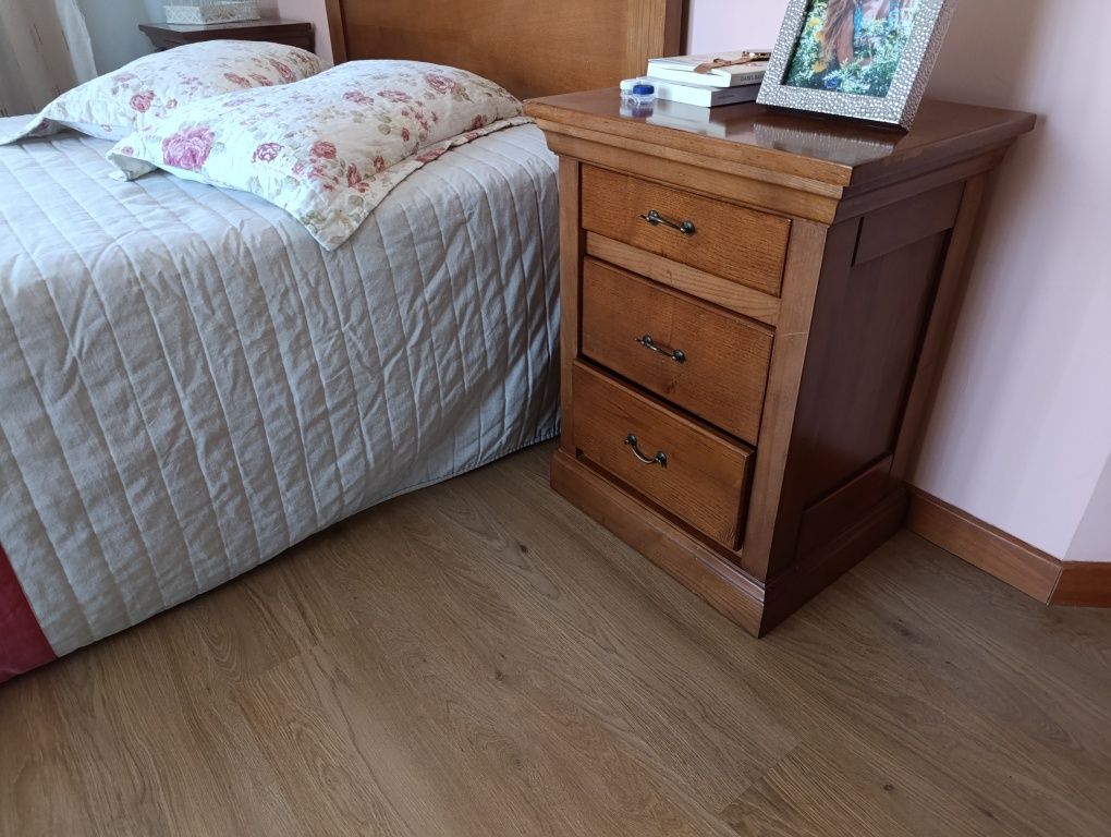 Mobília de quarto madeira maciça