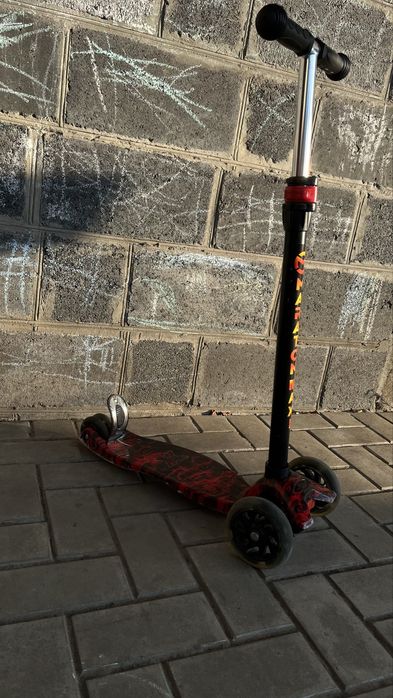 Самокат дитячий в доброму стані