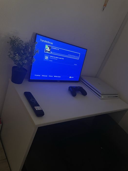 Ps4 pro branca, bem estimada