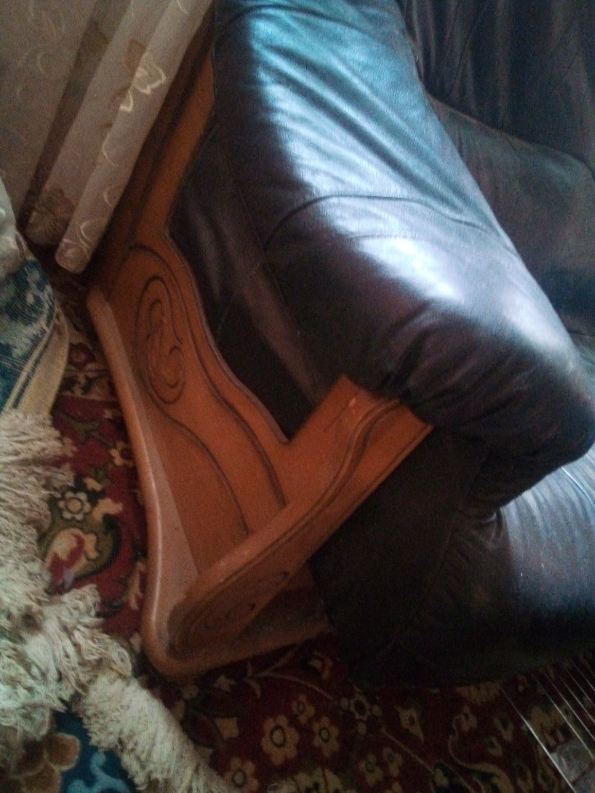 Кожаный диван та є два кресла привезены из Германии  натуральное