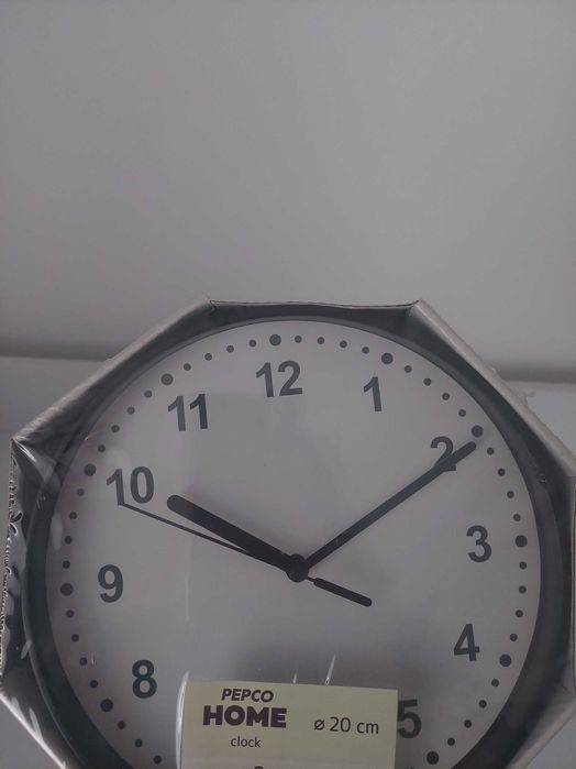 Годинник настінний, круглої форми