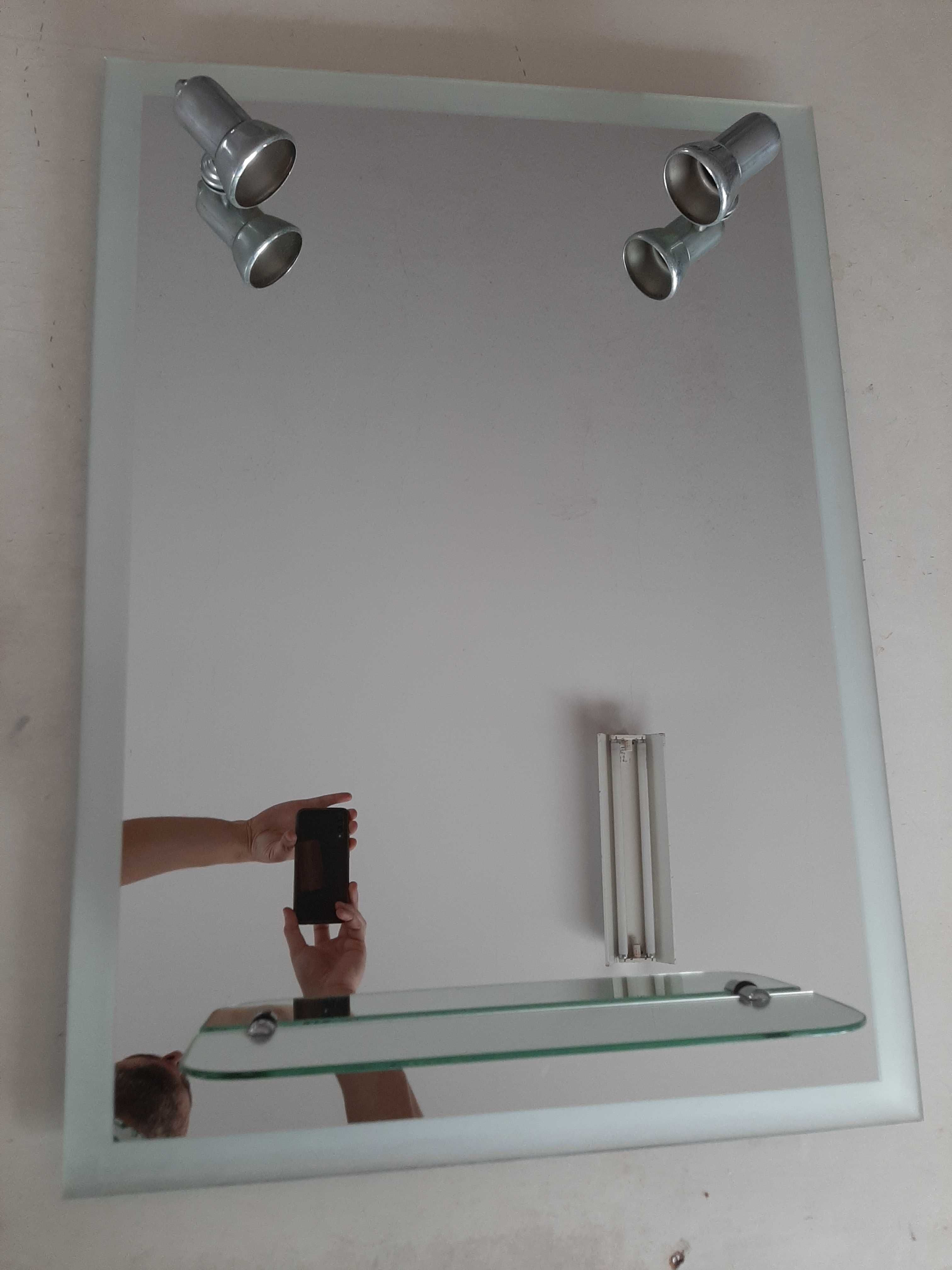 Espelho casa de banho com iluminação e prateleira