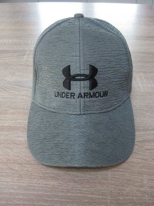 nowa lekka czapeczka Under Armour
