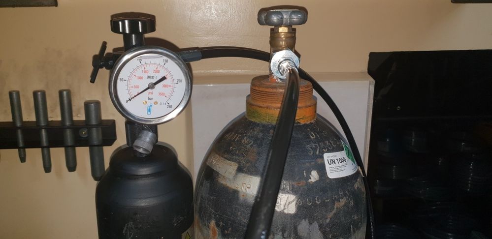 Kontrola i napełnianie akumulatorów hydraulicznych hydroakumulatorow