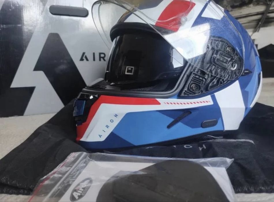 Capacete Airoh tricolor tam L