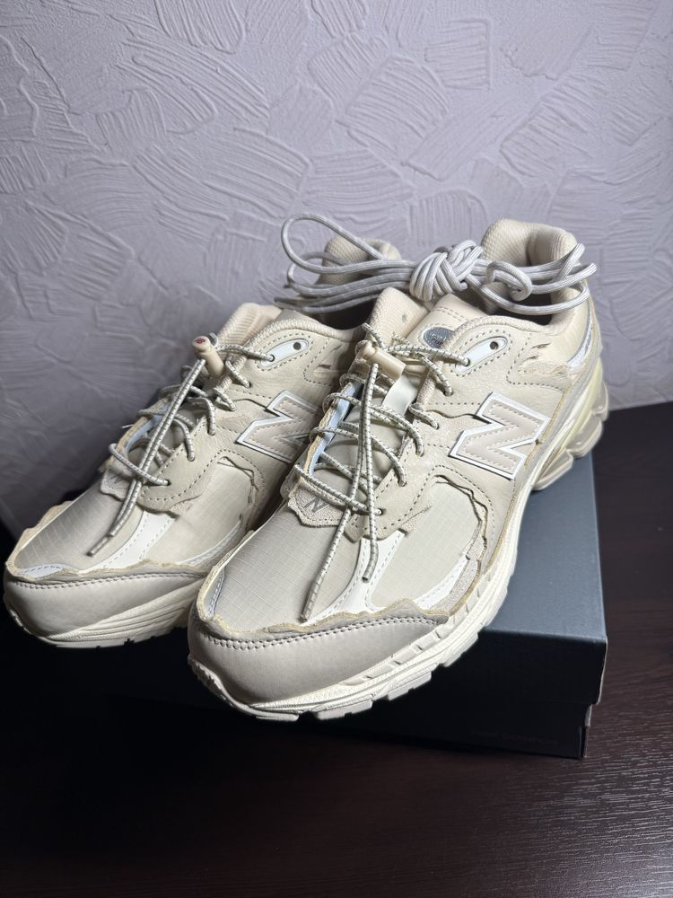 New balance 2002R