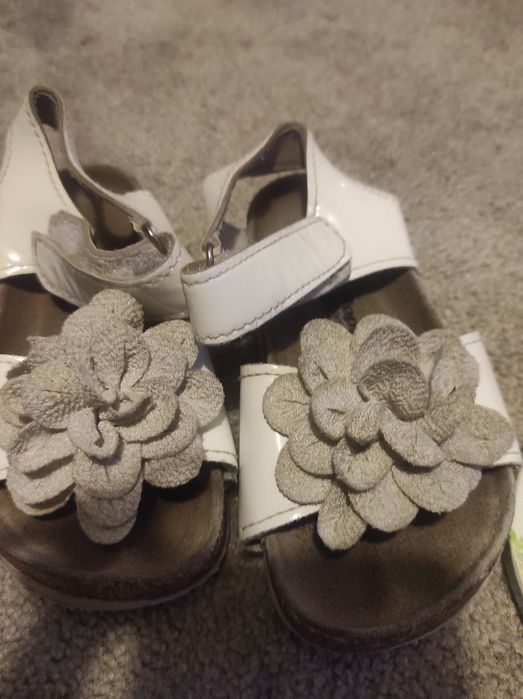 3 pares de sandálias de criança, tamanho 24