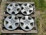 Komplet kołpaków do felg strukturalnych 16” RENAULT