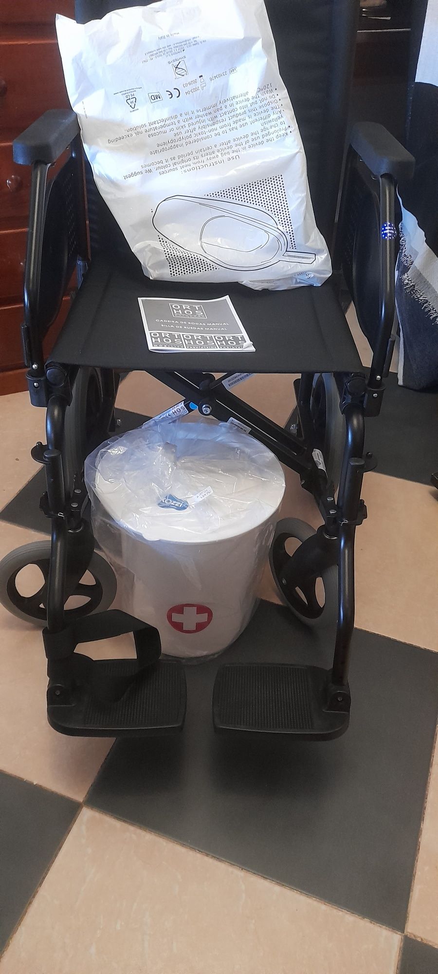 Cadeira  ortopédica com bacio  - oferta da arrastadeira . SEM USO.