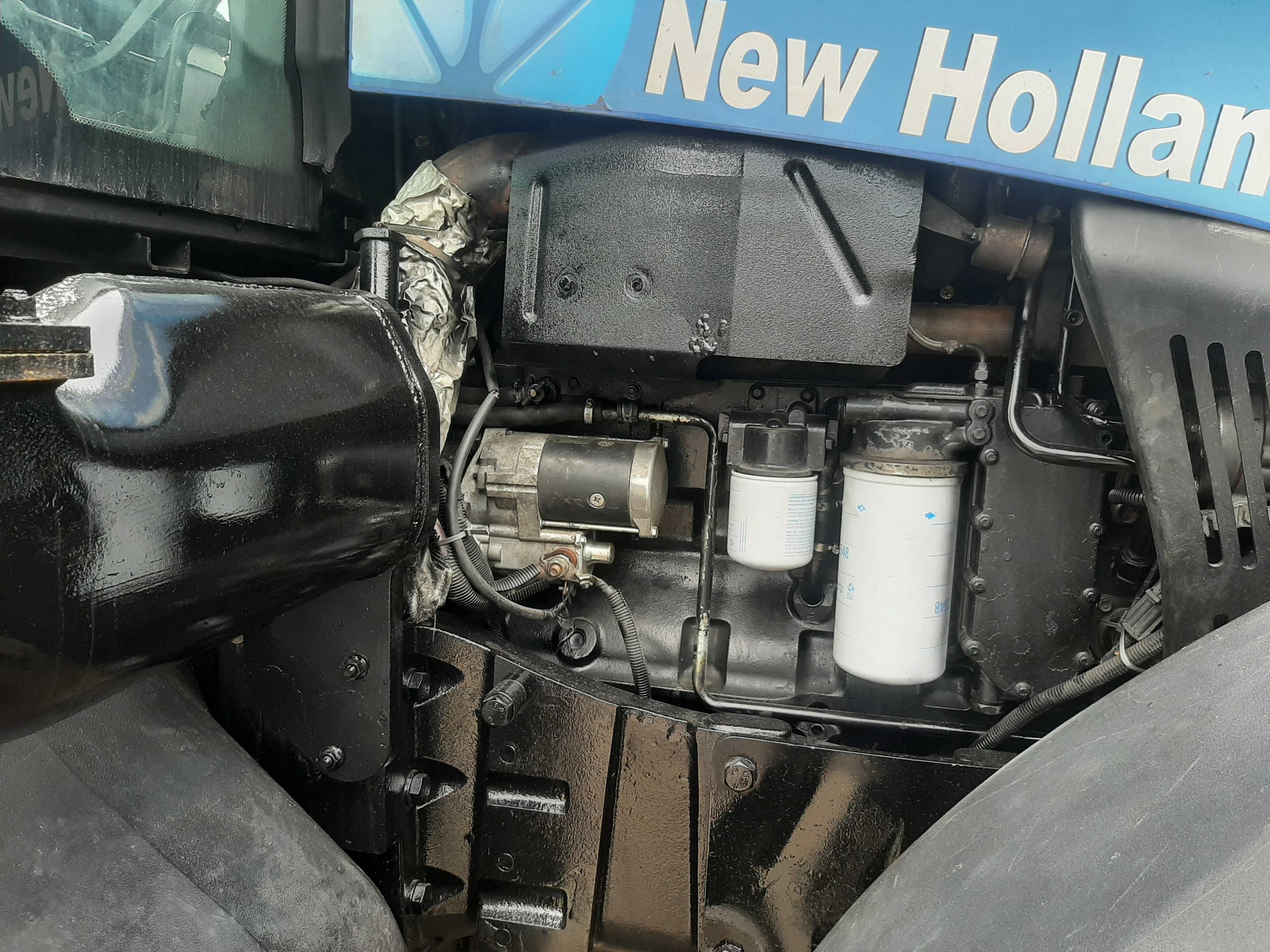 трактор New Holland T 8040