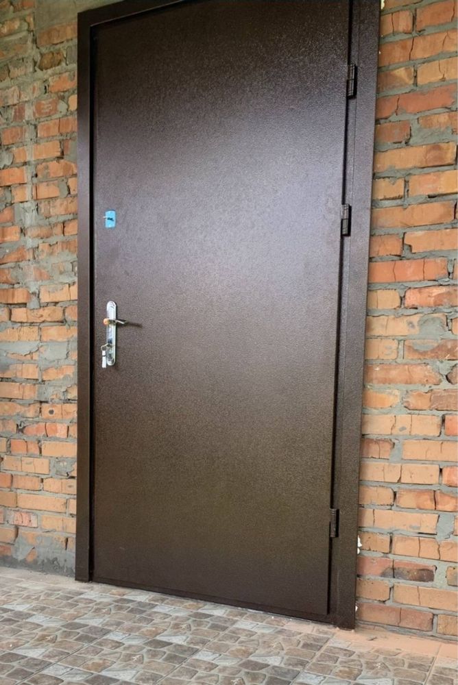 Металлические тамбурные двери недорого с установкой , двери для гаража