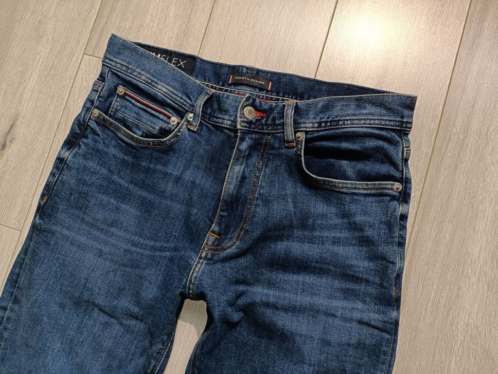 Męskie spodnie jeansowe Tommy Hilfiger bleecker z technologią TH Flex