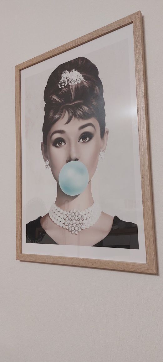 Obraz marilyn monroe Audrey Hepburn z gumą