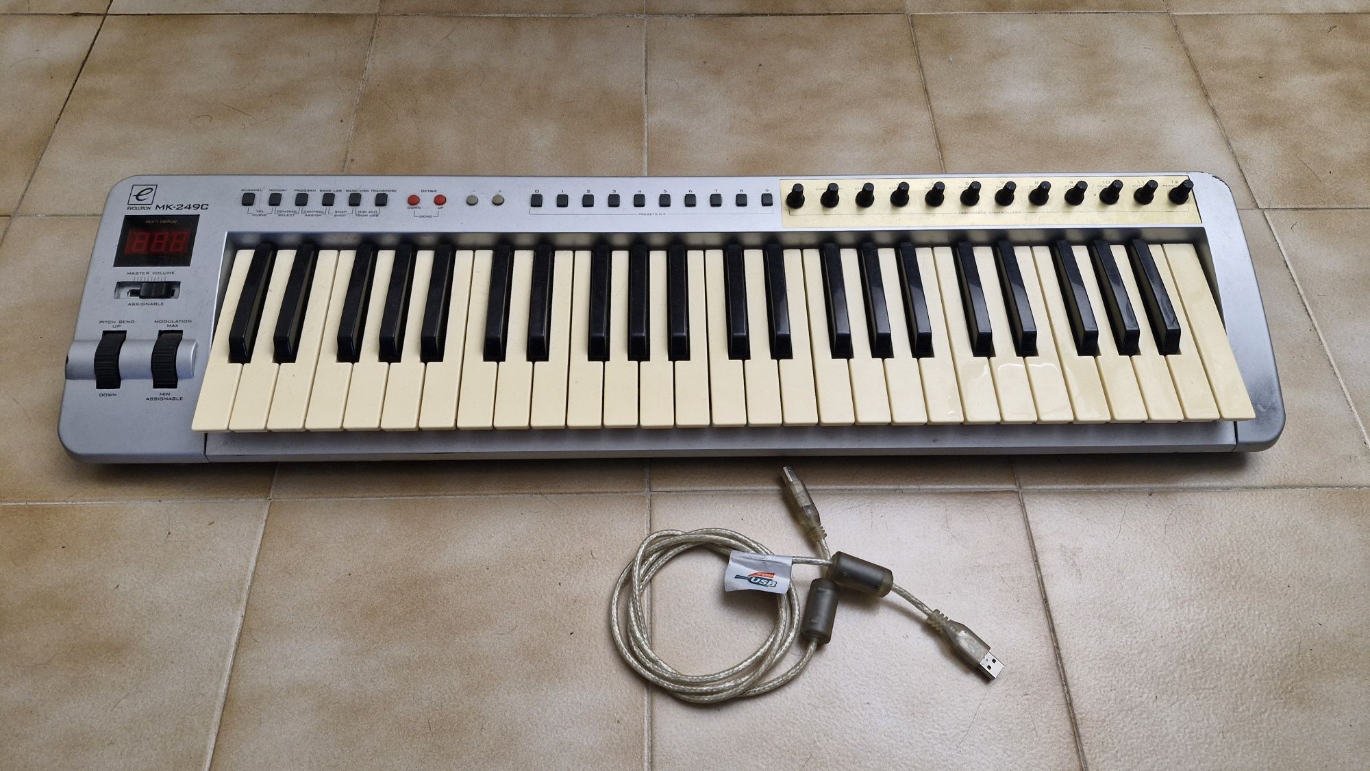 Vendo teclado controlador midi EVOLUTION MK-249C