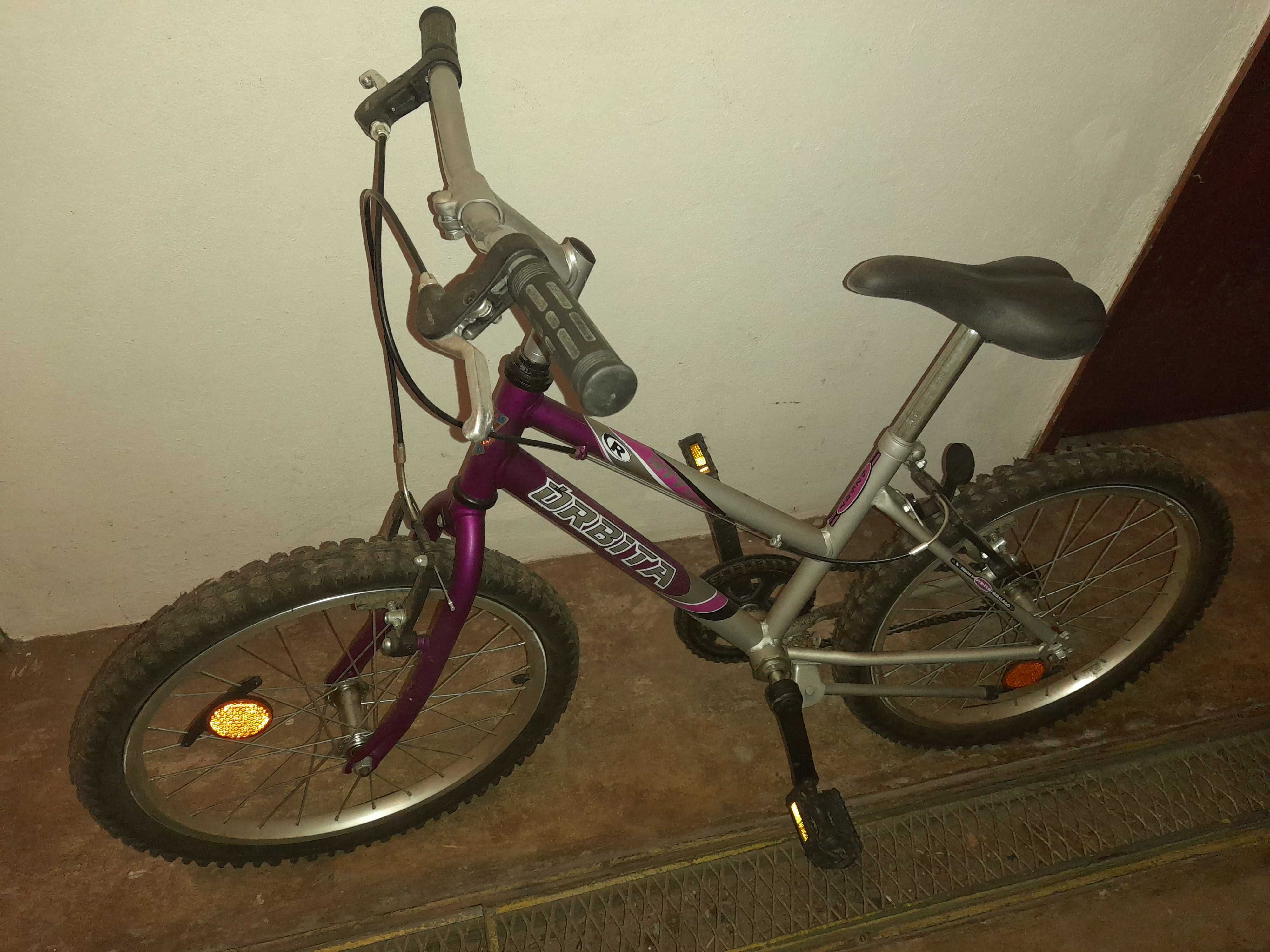 Bicicleta de menina. Excelente estado.