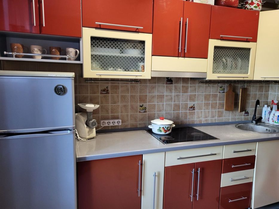 Продам кухню зі встроєною вартльною поверхнею